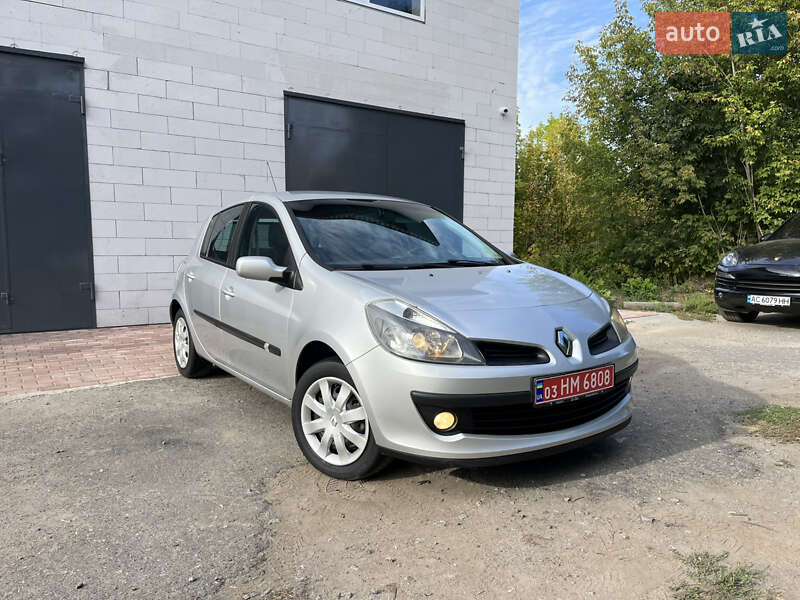 Хэтчбек Renault Clio 2006 в Хороле