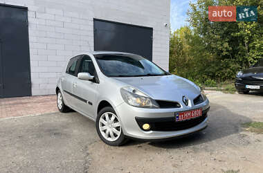 Хэтчбек Renault Clio 2006 в 