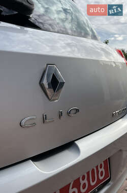 Хэтчбек Renault Clio 2006 в 