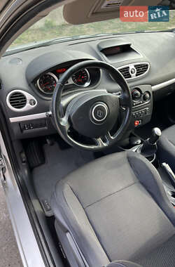 Хэтчбек Renault Clio 2006 в 