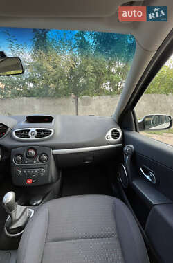 Хэтчбек Renault Clio 2006 в 