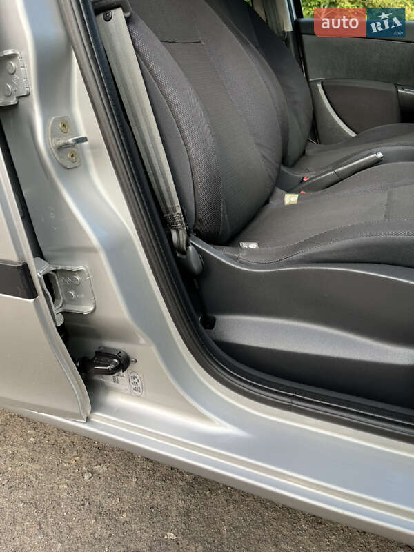 Хэтчбек Renault Clio 2006 в Хороле