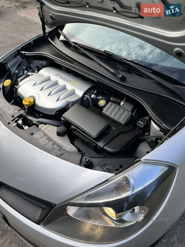 Хэтчбек Renault Clio 2006 в Хороле