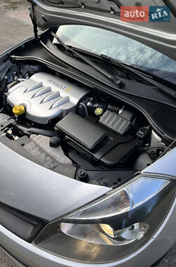 Хэтчбек Renault Clio 2006 в 