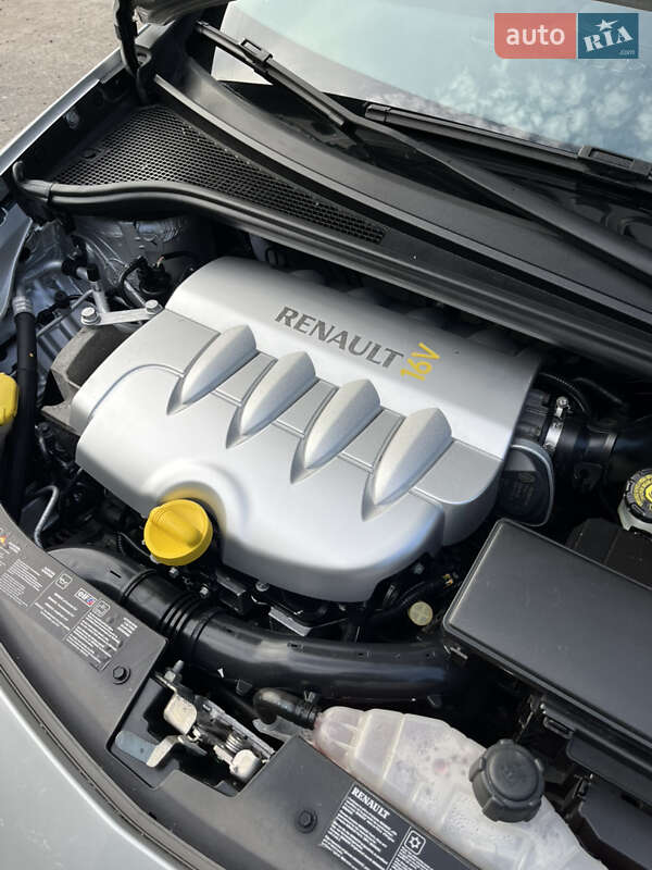 Хэтчбек Renault Clio 2006 в Хороле