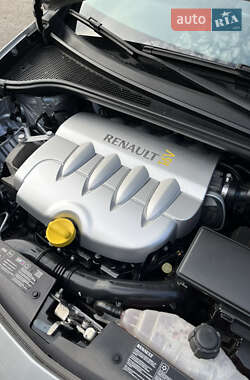 Хэтчбек Renault Clio 2006 в 