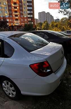 Седан Renault Clio 2010 в 