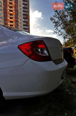 Седан Renault Clio 2010 в 