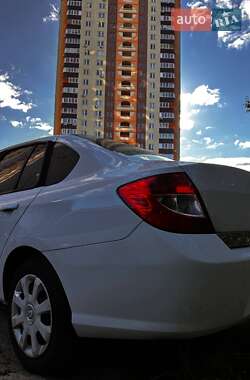 Седан Renault Clio 2010 в 
