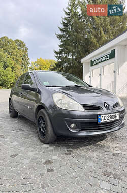 Хэтчбек Renault Clio 2006 в 