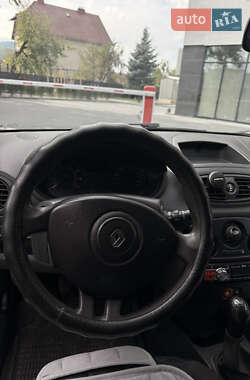 Хэтчбек Renault Clio 2006 в 