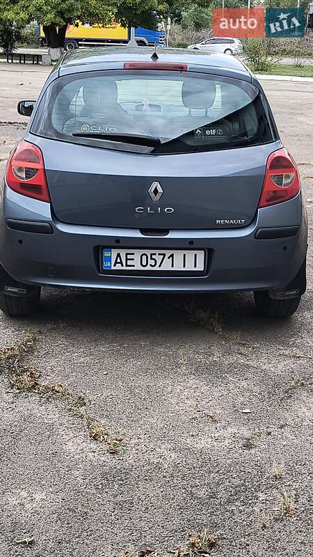 Хэтчбек Renault Clio 2006 в Царичанке