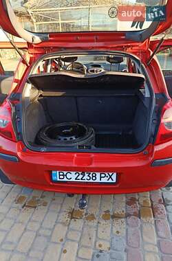 Хетчбек Renault Clio 2006 в 