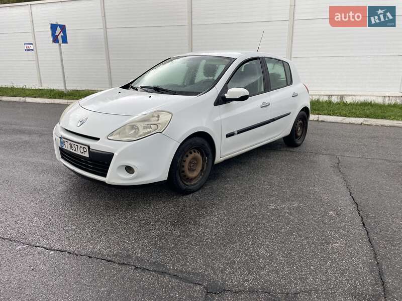 Хэтчбек Renault Clio 2011 в 