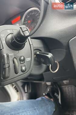 Хэтчбек Renault Clio 2011 в 