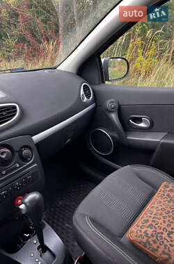 Хэтчбек Renault Clio 2010 в 