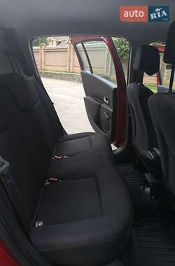 Хэтчбек Renault Clio 2006 в 