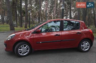Хэтчбек Renault Clio 2006 в 