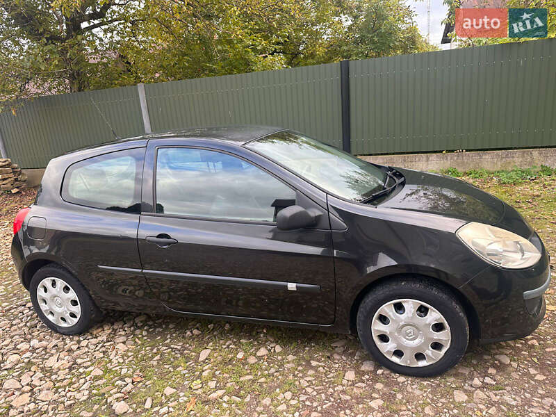 Хэтчбек Renault Clio 2006 в Львове