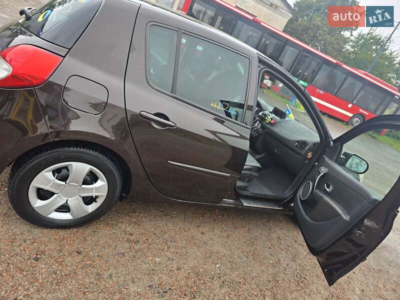 Хэтчбек Renault Clio 2011 в Ровно