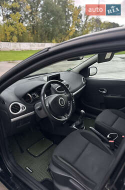 Хэтчбек Renault Clio 2012 в 