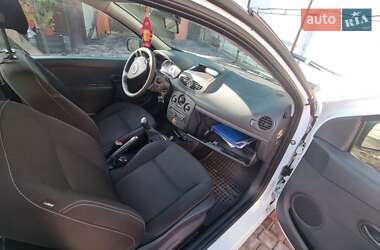 Хэтчбек Renault Clio 2012 в 