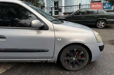 Седан Renault Clio 2006 в 