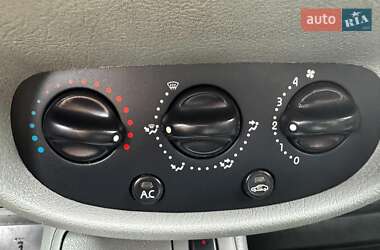 Седан Renault Clio 2006 в 