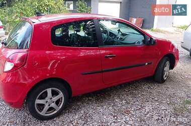 Хэтчбек Renault Clio 2011 в 