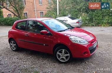 Хэтчбек Renault Clio 2011 в 