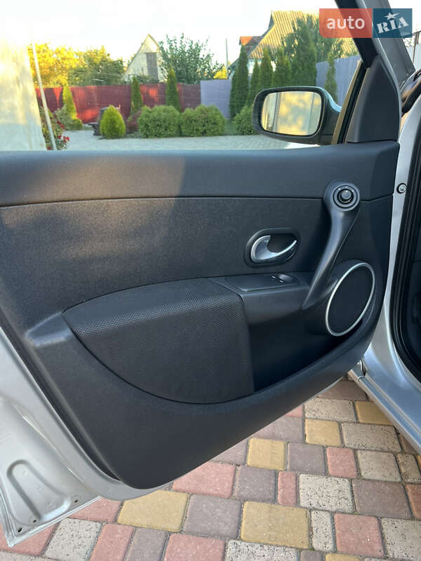 Хэтчбек Renault Clio 2006 в Хороле