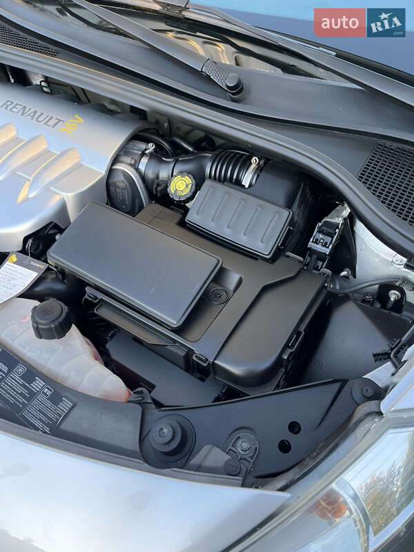 Хэтчбек Renault Clio 2006 в Хороле