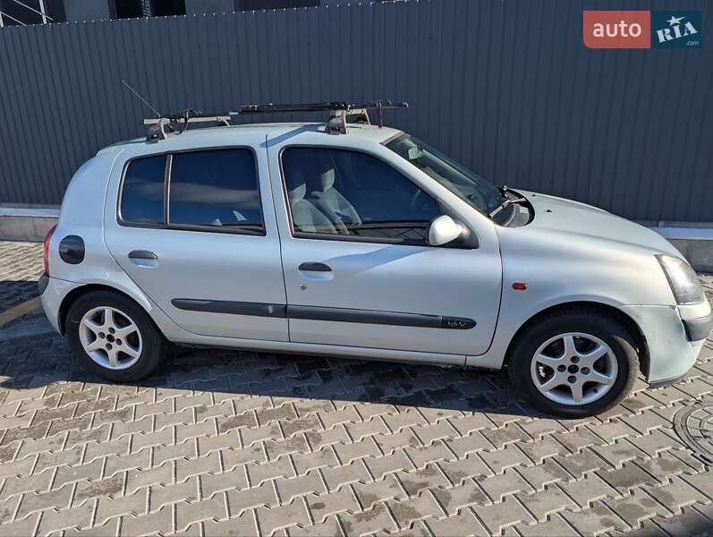 Хэтчбек Renault Clio 2001 в 