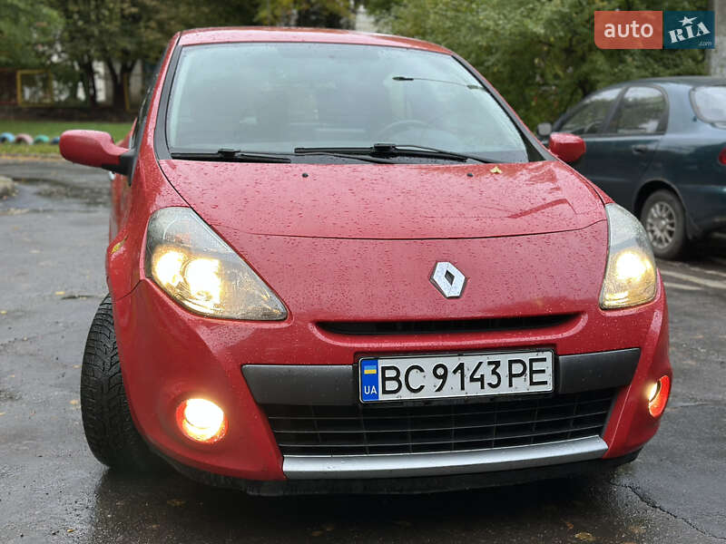 Седан Renault Clio 2010 в Львове