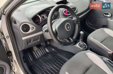 Хетчбек Renault Clio 2010 в 