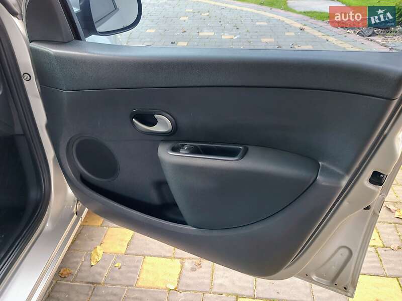 Хэтчбек Renault Clio 2010 в Бориславе