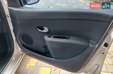 Хетчбек Renault Clio 2010 в 