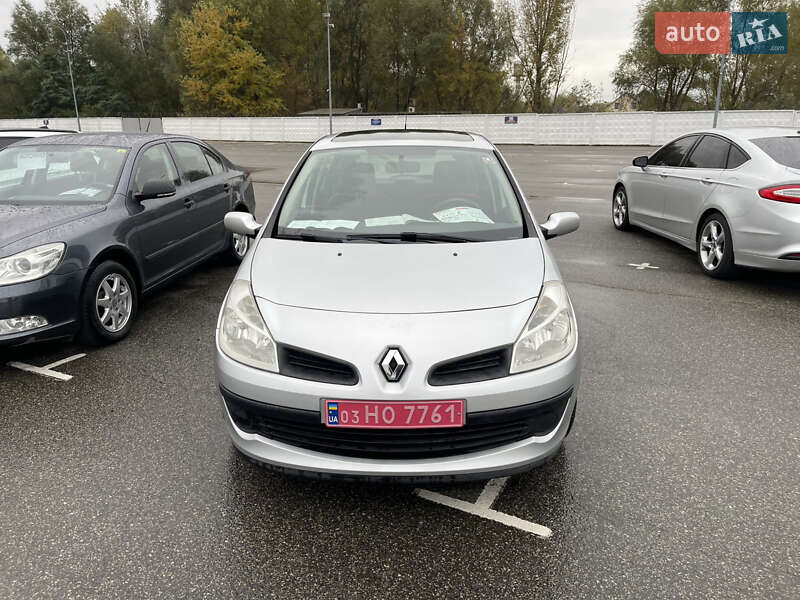 Хетчбек Renault Clio 2007 в 
