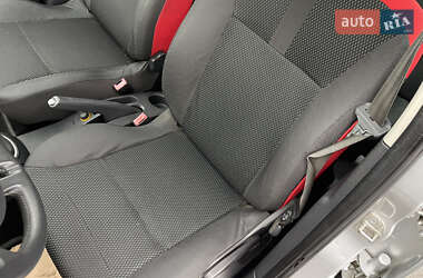 Хетчбек Renault Clio 2007 в 