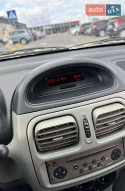 Седан Renault Clio 2006 в 