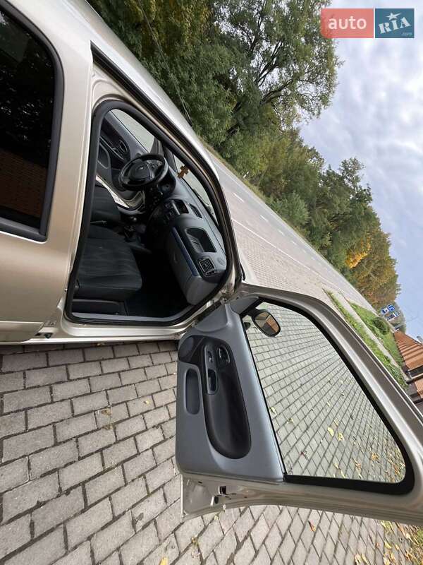 Седан Renault Clio 2007 в Красилове