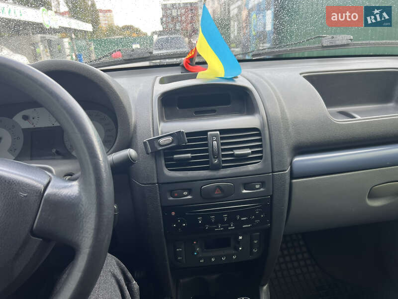 Седан Renault Clio 2008 в Києві