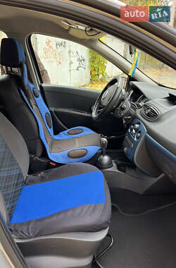 Хетчбек Renault Clio 2007 в 