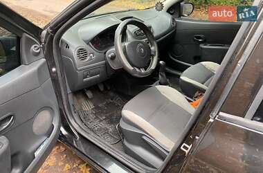 Хетчбек Renault Clio 2011 в  фото 3 Хетчбек Renault Clio 2011 в
