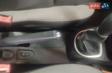 Хэтчбек Renault Clio 2012 в 