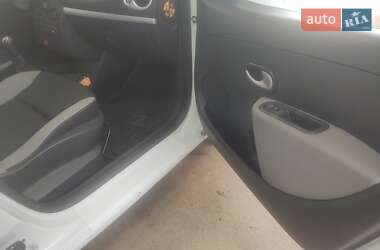 Хэтчбек Renault Clio 2012 в 