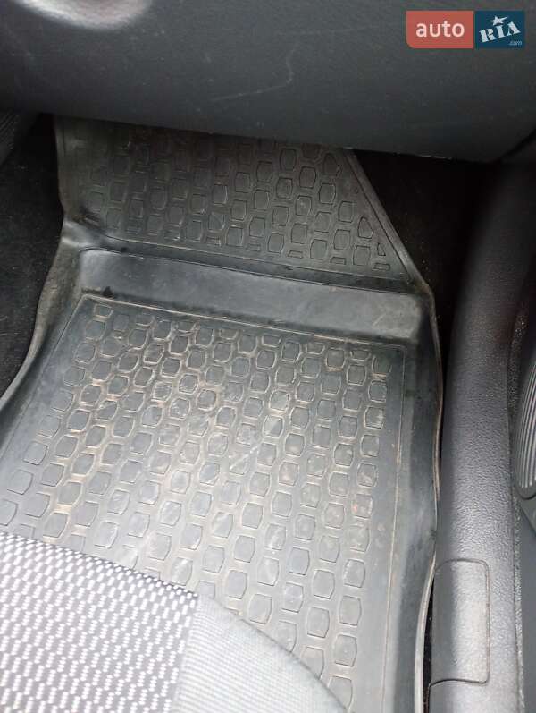 Хетчбек Renault Clio 2011 в Полтаві фото 28 Хетчбек Renault Clio 2011 в Полтаві