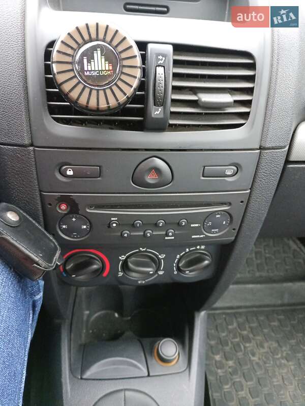 Хетчбек Renault Clio 2011 в Полтаві фото 47 Хетчбек Renault Clio 2011 в Полтаві