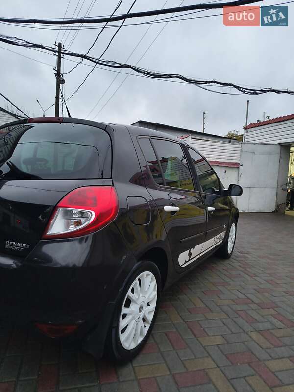 Хэтчбек Renault Clio 2011 в Днепре