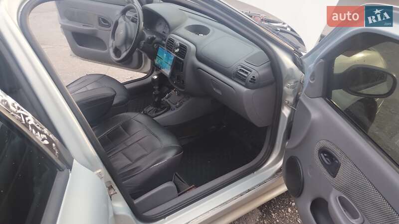 Хетчбек Renault Clio 2000 в Запоріжжі фото 12 Хетчбек Renault Clio 2000 в Запоріжжі
